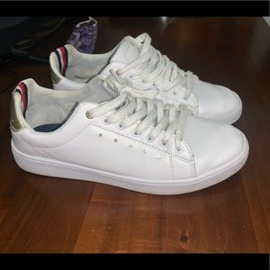 Tommy Hilfiger white and gold shoes